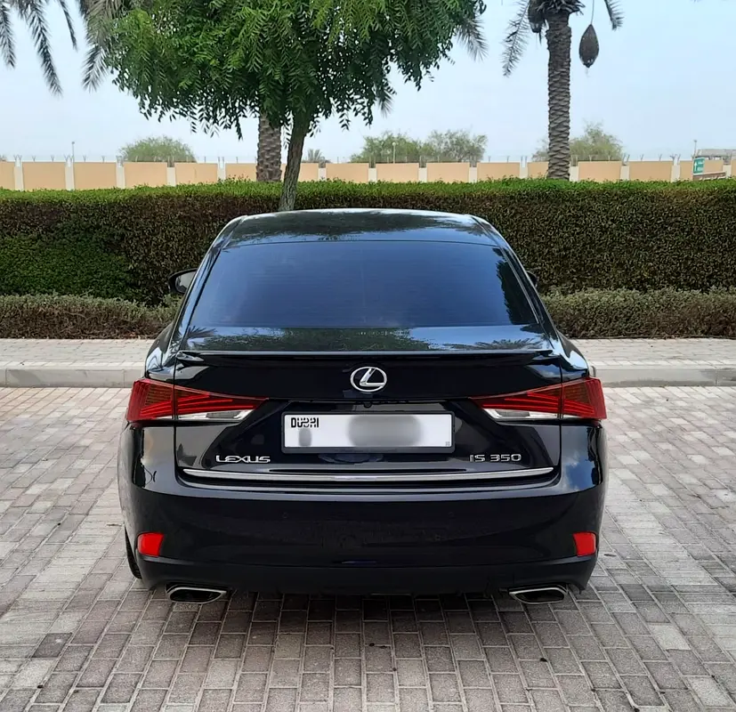 LEXUS IS350 Platinum 2017 GCC | No Paint | Full Service History - Image 5