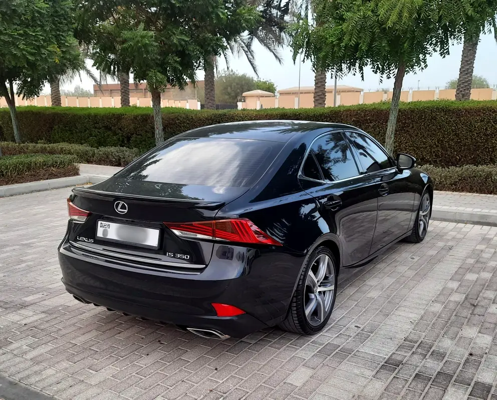 LEXUS IS350 Platinum 2017 GCC | No Paint | Full Service History - Image 6