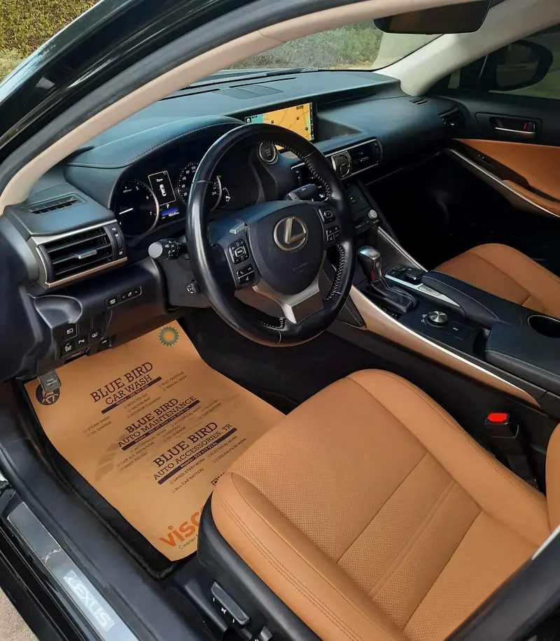 LEXUS IS350 Platinum 2017 GCC | No Paint | Full Service History - Image 7
