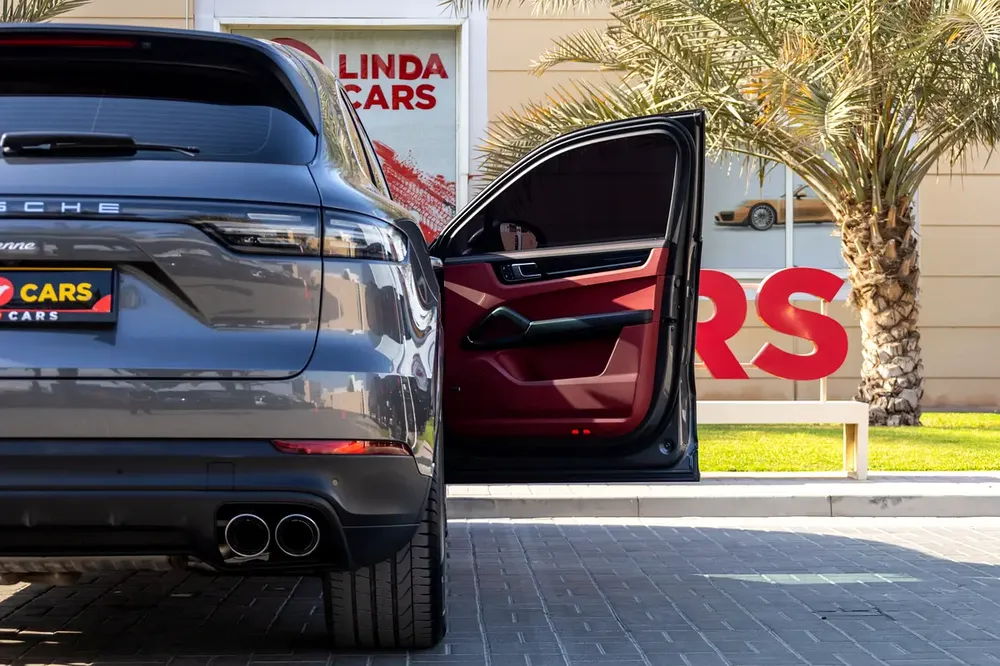 Porsche Cayenne Platinum Edition 2023 GCC | Warranty | Flexible D.P. - Image 6
