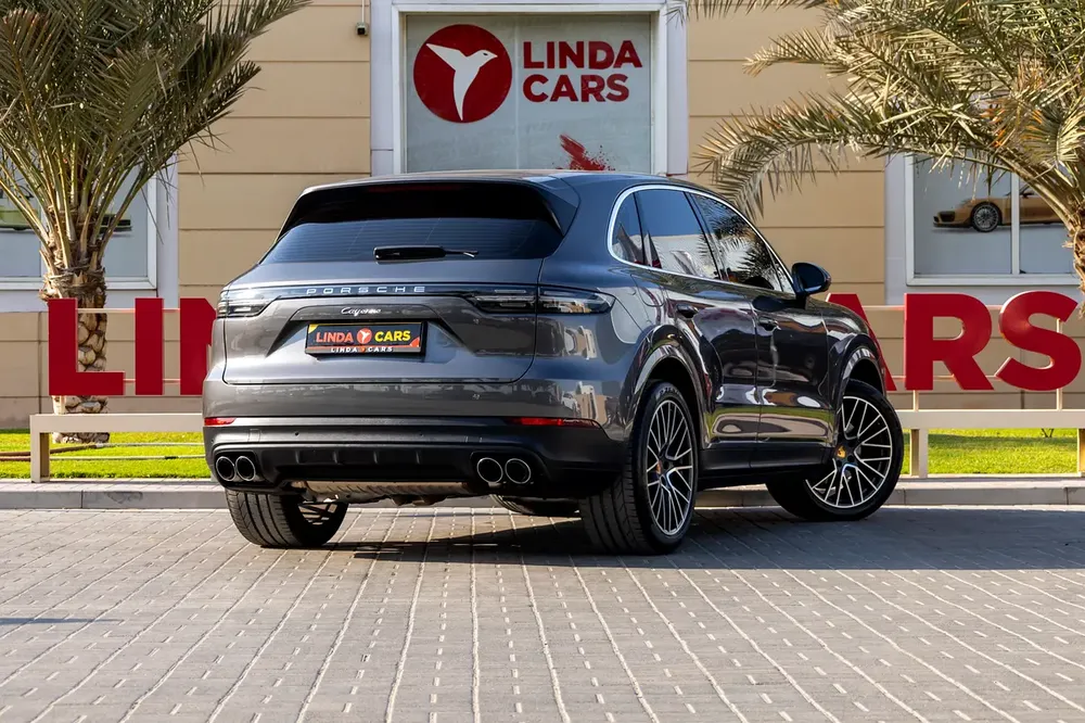 Porsche Cayenne Platinum Edition 2023 GCC | Warranty | Flexible D.P. - Image 8