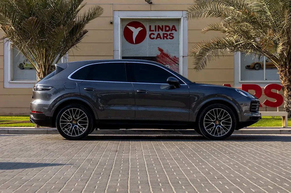 Porsche Cayenne Platinum Edition 2023 GCC | Warranty | Flexible D.P. - Image 9