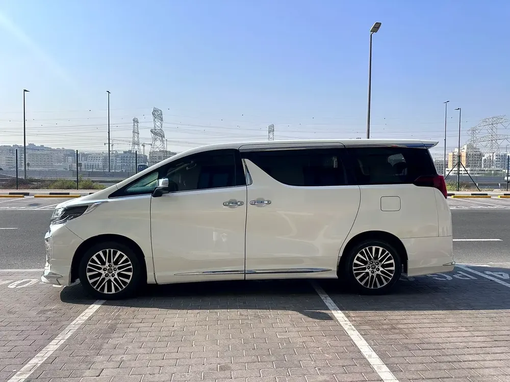 Toyota Alphard 2.5L, 2018, Japanese Specs - Image 4