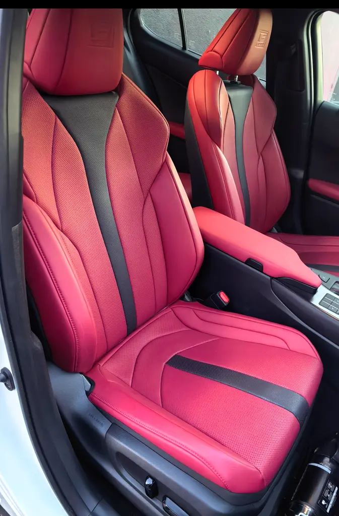 2023 Lexus UX 200 F Sport - GCC Specs - Pristine Condition - Image 4