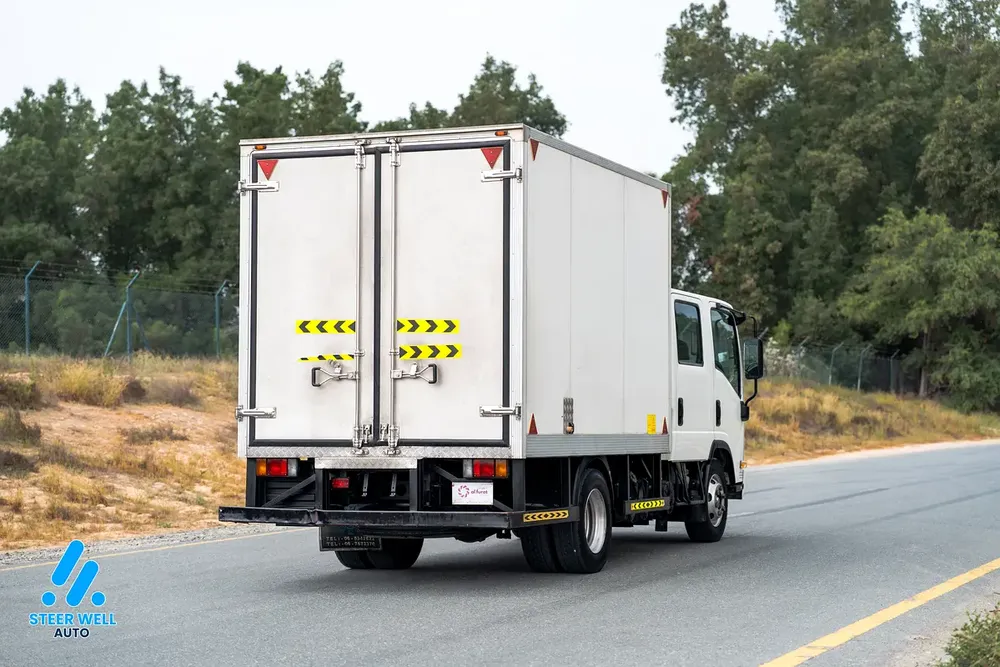 2021 Isuzu NPR | Dual Cab + Dry Box | GCC Specs | Perfect Condition - Image 10