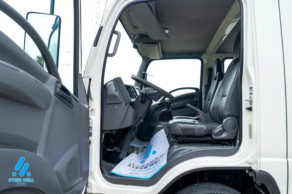 2021 Isuzu NPR | Dual Cab + Dry Box | GCC Specs | Perfect Condition - Image 12