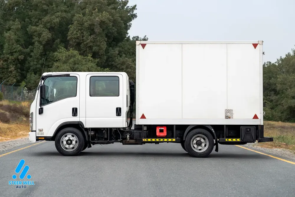 2021 Isuzu NPR | Dual Cab + Dry Box | GCC Specs | Perfect Condition - Image 5