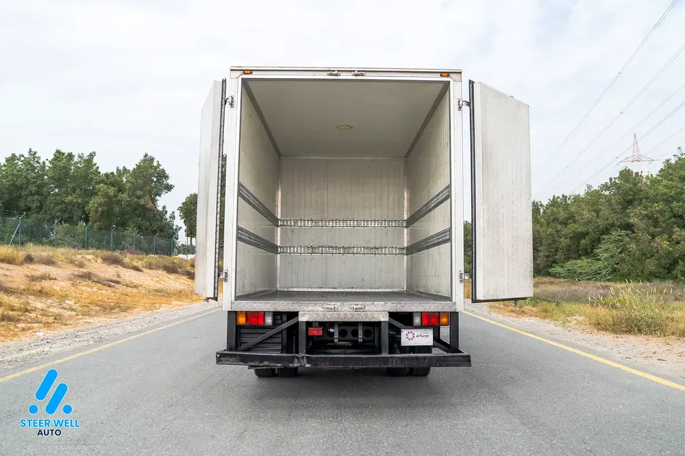 2021 Isuzu NPR | Dual Cab + Dry Box | GCC Specs | Perfect Condition - Image 8