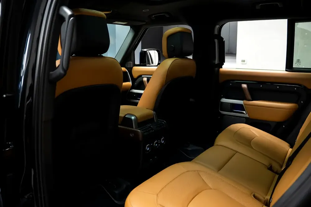 2024 Land Rover Defender 110 HSE (P400) - GCC Specs - Brand New - Image 19