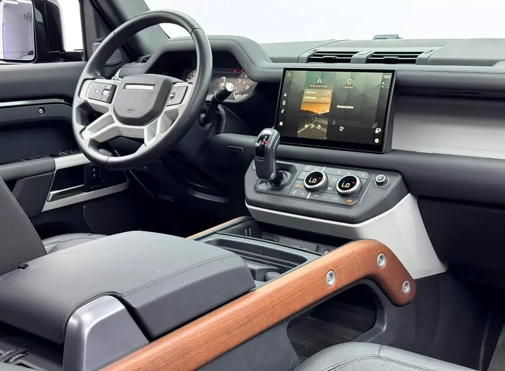 2024 Land Rover Defender P300 SE, Land Rover Warranty+Service Contract+Full Service History, GCC - Image 11