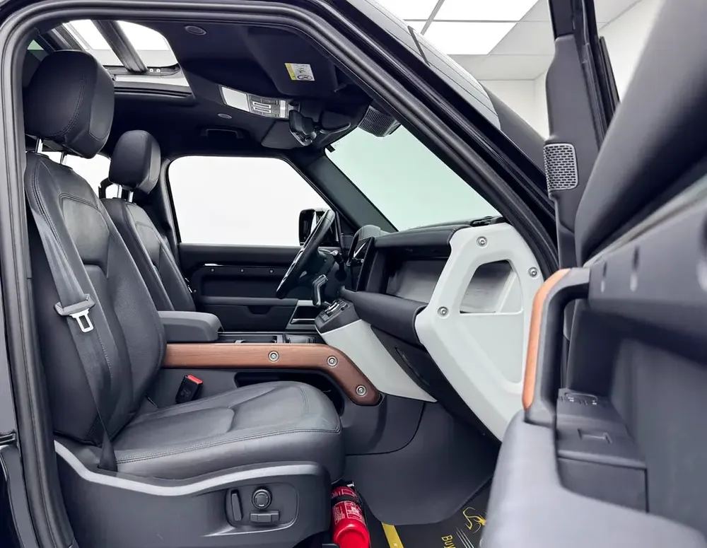 2024 Land Rover Defender P300 SE, Land Rover Warranty+Service Contract+Full Service History, GCC - Image 14
