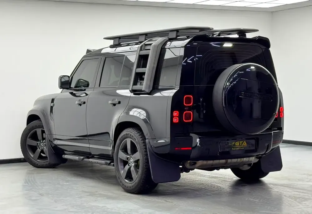 2024 Land Rover Defender P300 SE, Land Rover Warranty+Service Contract+Full Service History, GCC - Image 4