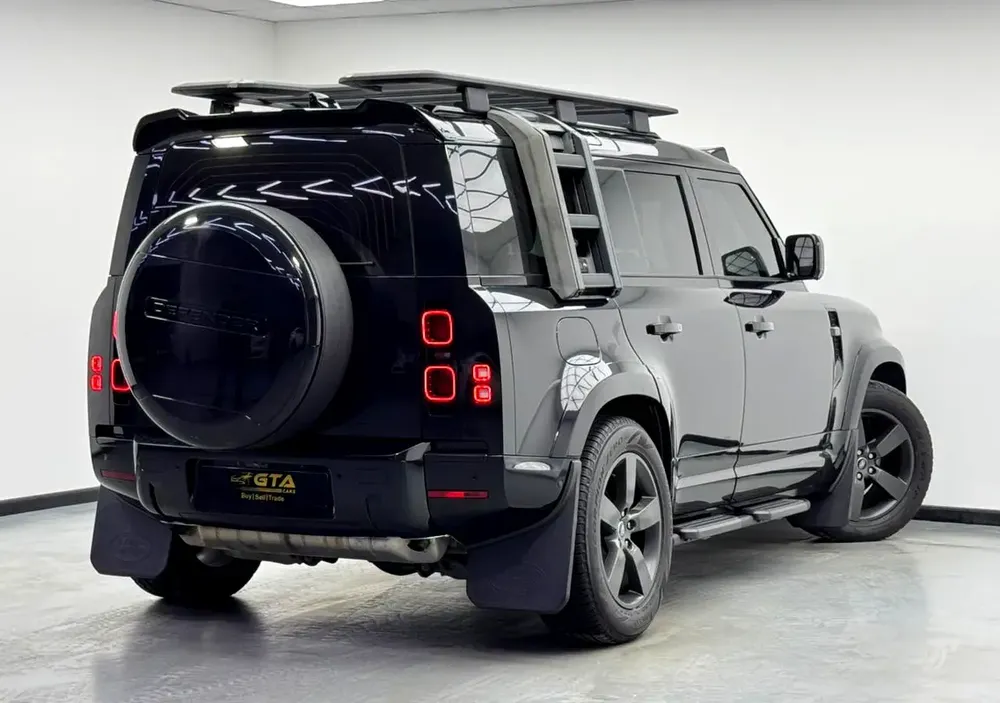 2024 Land Rover Defender P300 SE, Land Rover Warranty+Service Contract+Full Service History, GCC - Image 6