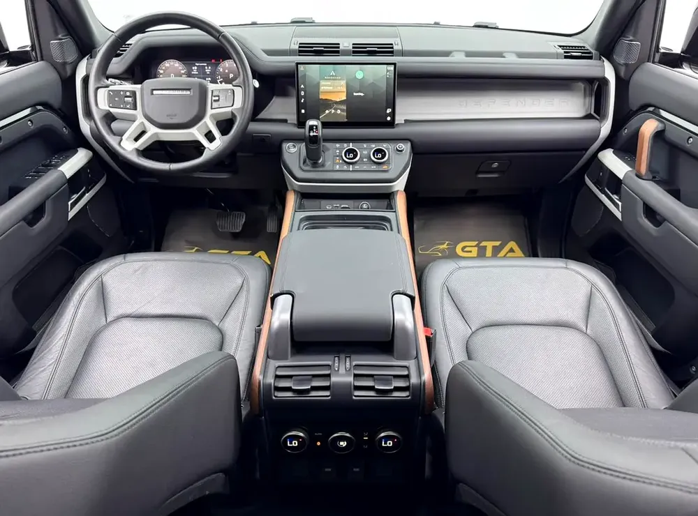 2024 Land Rover Defender P300 SE, Land Rover Warranty+Service Contract+Full Service History, GCC - Image 9