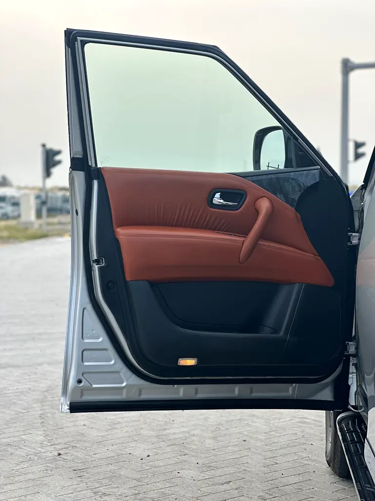 Nissan Patrol Platinum 2020, GCC Specs car perfect condition inside and outside full option full se - Image 17