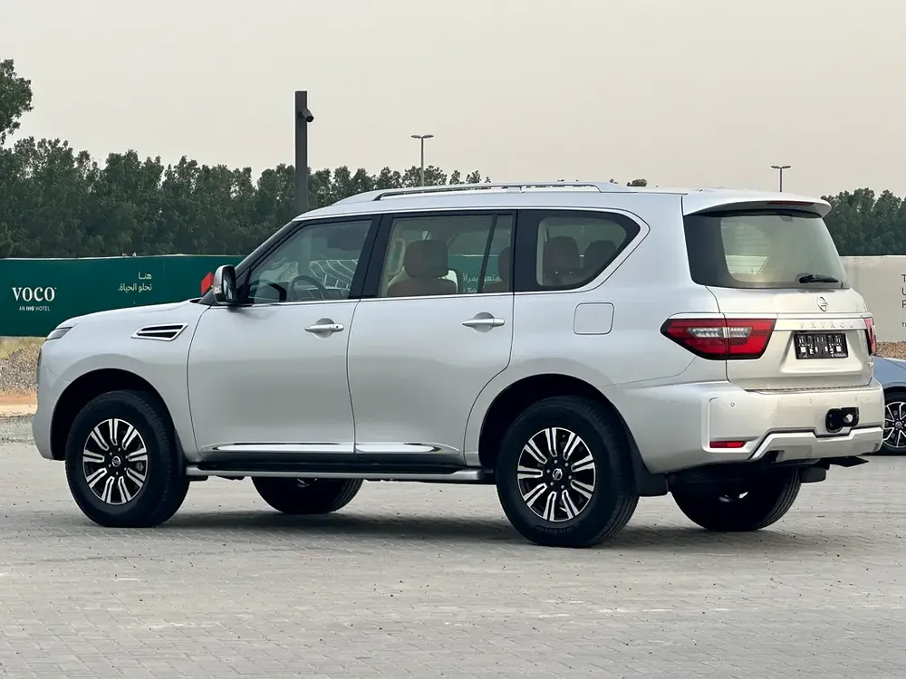 Nissan Patrol Platinum 2020, GCC Specs car perfect condition inside and outside full option full se - Image 4