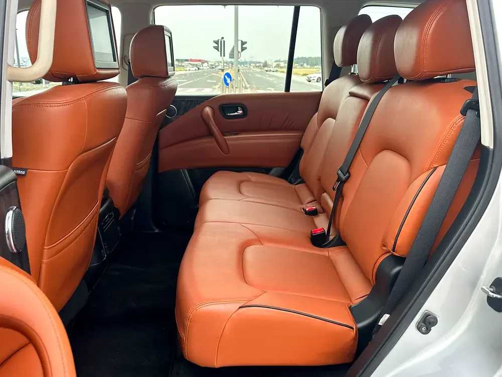 Nissan Patrol Platinum 2020, GCC Specs car perfect condition inside and outside full option full se - Image 9