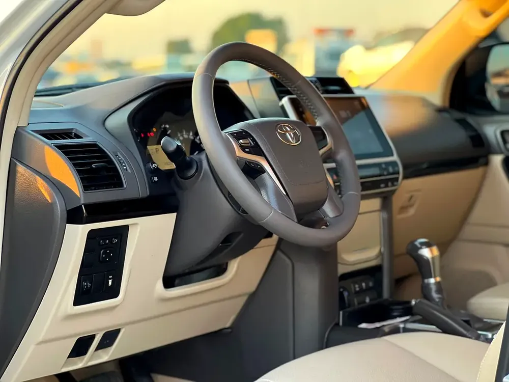 2019 Toyota Prado TXL 4.0L V6 Full Option - AWD 4x4  GCC Electric Seat - Rear CAM & Sensors Cool - Image 11