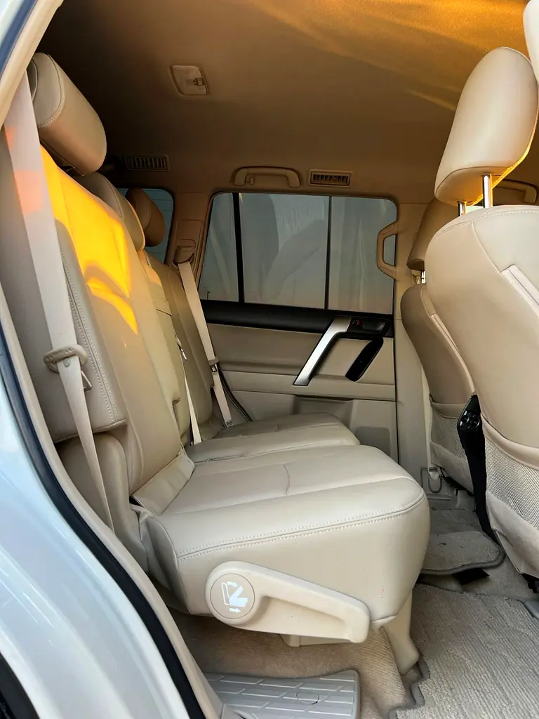 2019 Toyota Prado TXL 4.0L V6 Full Option - AWD 4x4  GCC Electric Seat - Rear CAM & Sensors Cool - Image 16