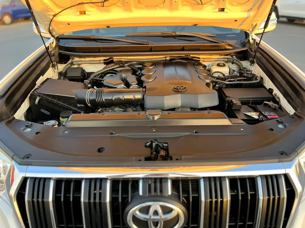 2019 Toyota Prado TXL 4.0L V6 Full Option - AWD 4x4  GCC Electric Seat - Rear CAM & Sensors Cool - Image 19
