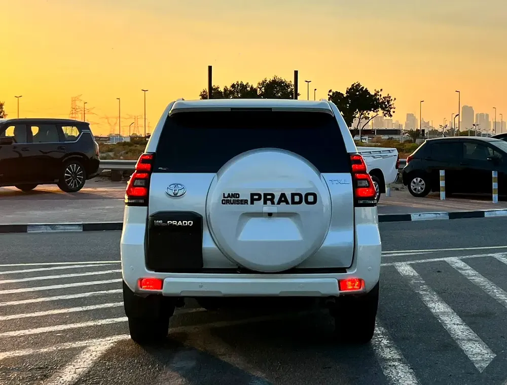 2019 Toyota Prado TXL 4.0L V6 Full Option - AWD 4x4  GCC Electric Seat - Rear CAM & Sensors Cool - Image 6