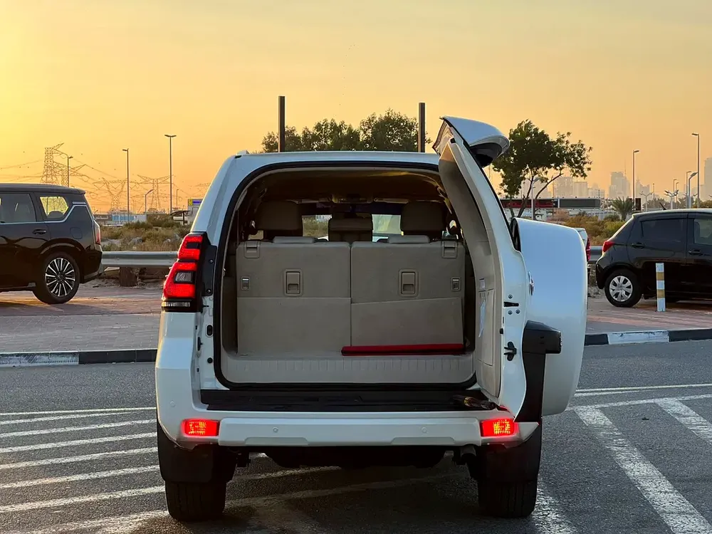 2019 Toyota Prado TXL 4.0L V6 Full Option - AWD 4x4  GCC Electric Seat - Rear CAM & Sensors Cool - Image 7