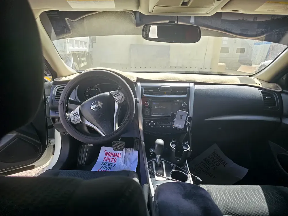 Full option Altima 2015 SV - Image 10