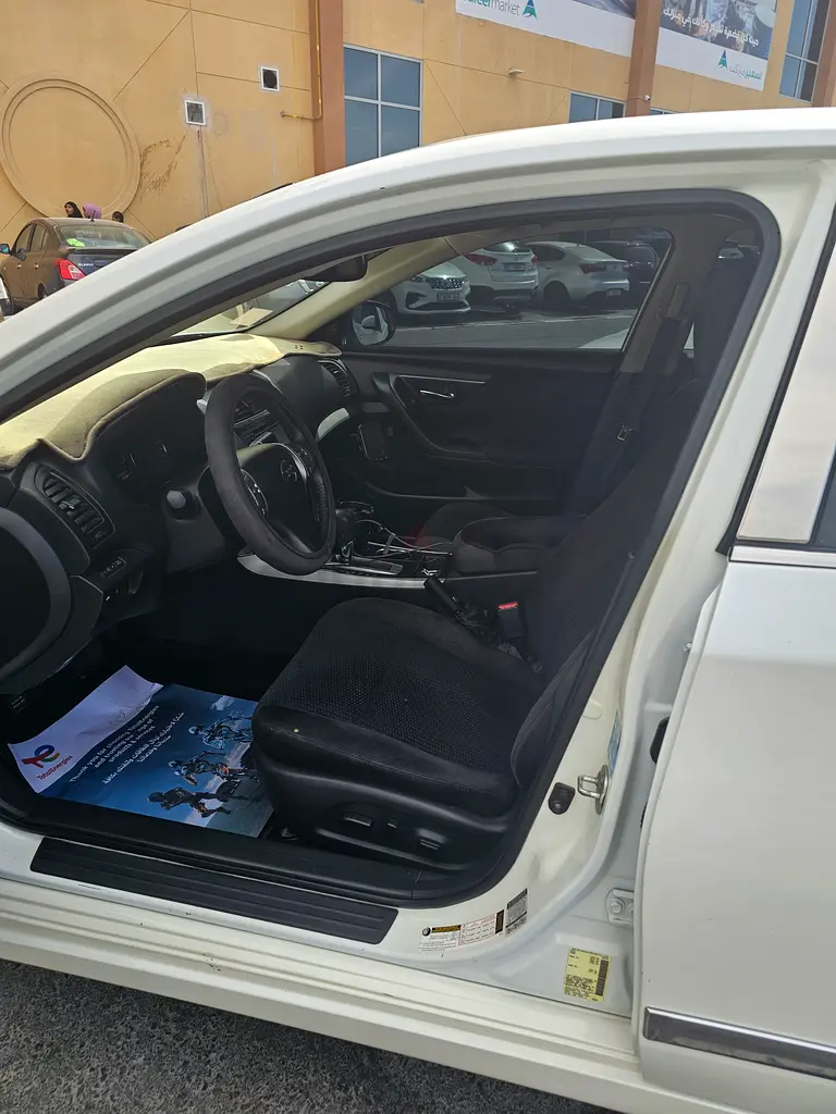 Full option Altima 2015 SV - Image 11