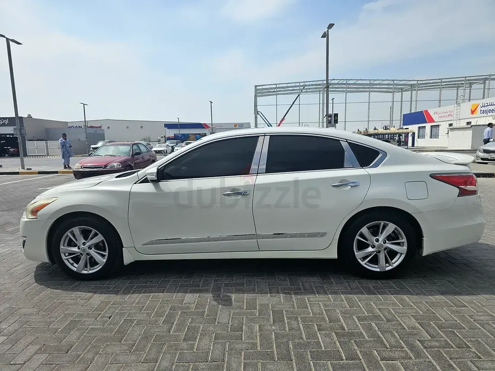 Full option Altima 2015 SV - Image 4