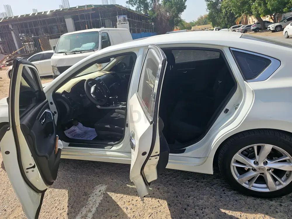 Full option Altima 2015 SV - Image 6