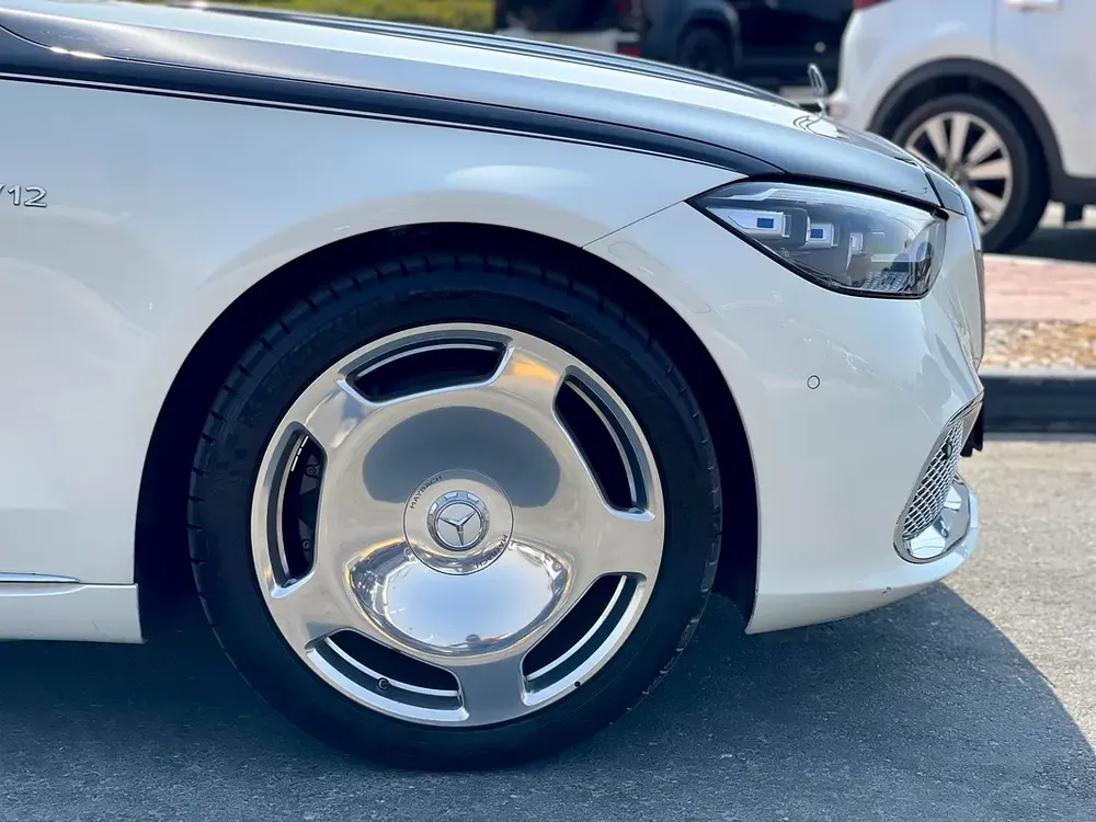 2022 Mercedes-Maybach S-Class S 680 GCC Specs in Dual Tone Color - Image 8