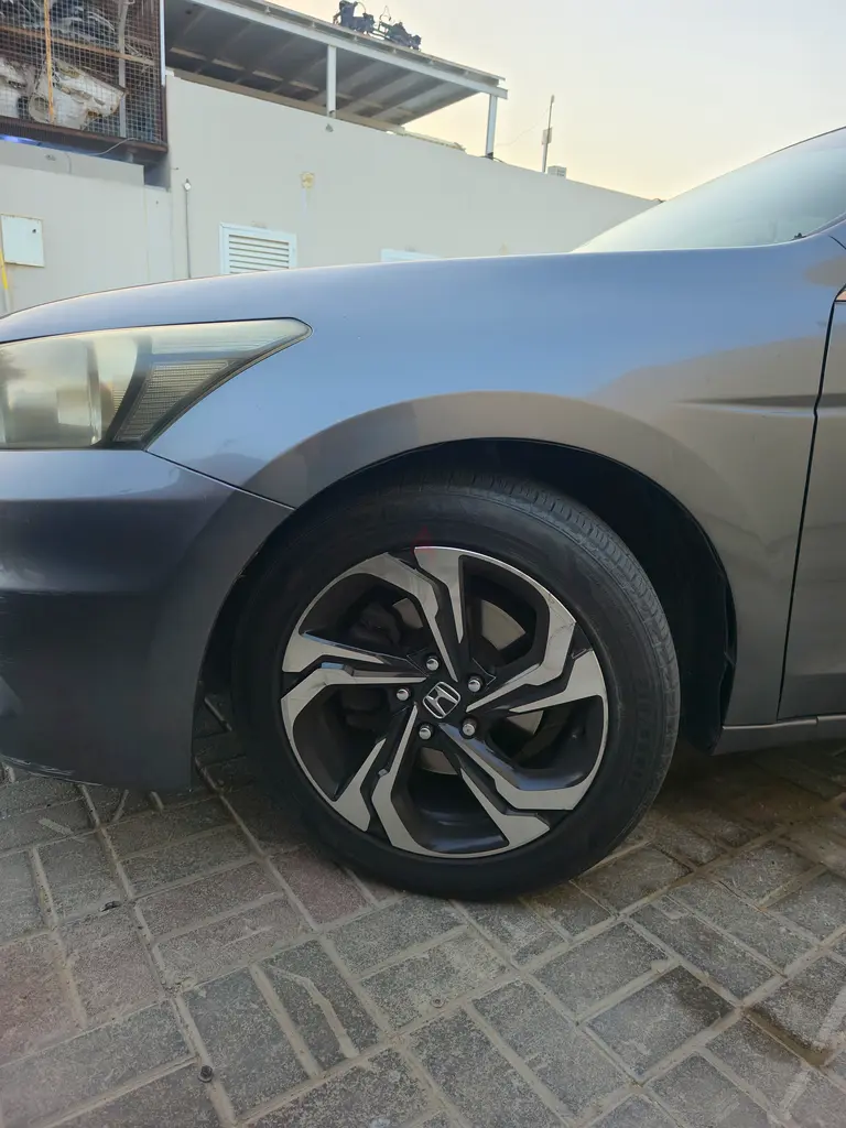 Honda Accord i-VTEC 2011 Japanese Specs - Excellent Condition - Image 5