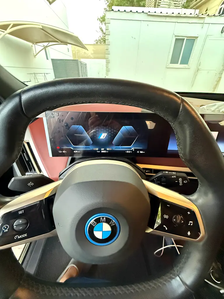 2023 BMW iX GCC Specs - Pristine Condition - Image 5