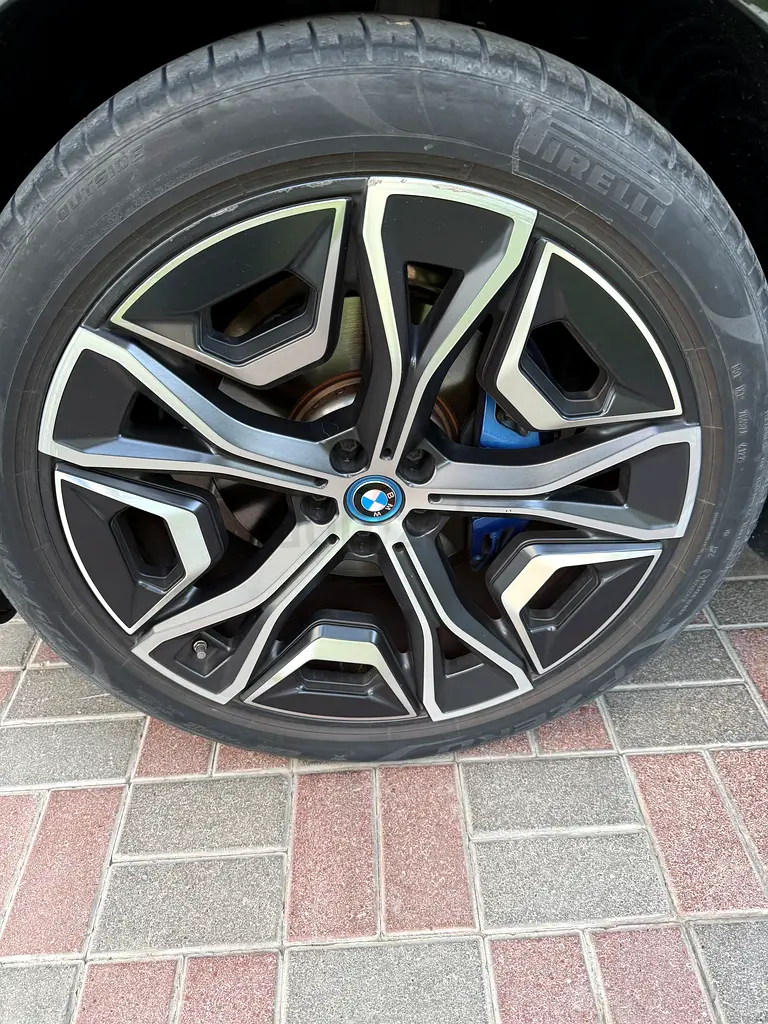 2023 BMW iX GCC Specs - Pristine Condition - Image 8