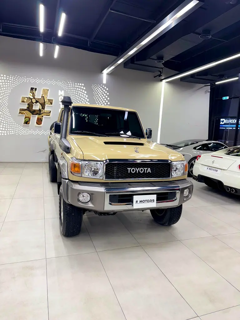 ‏ Toyota Land Cruiser 6x6 - Image 12
