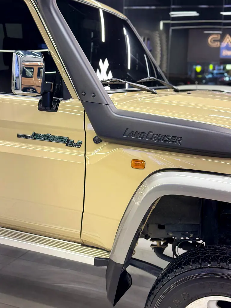 ‏ Toyota Land Cruiser 6x6 - Image 13
