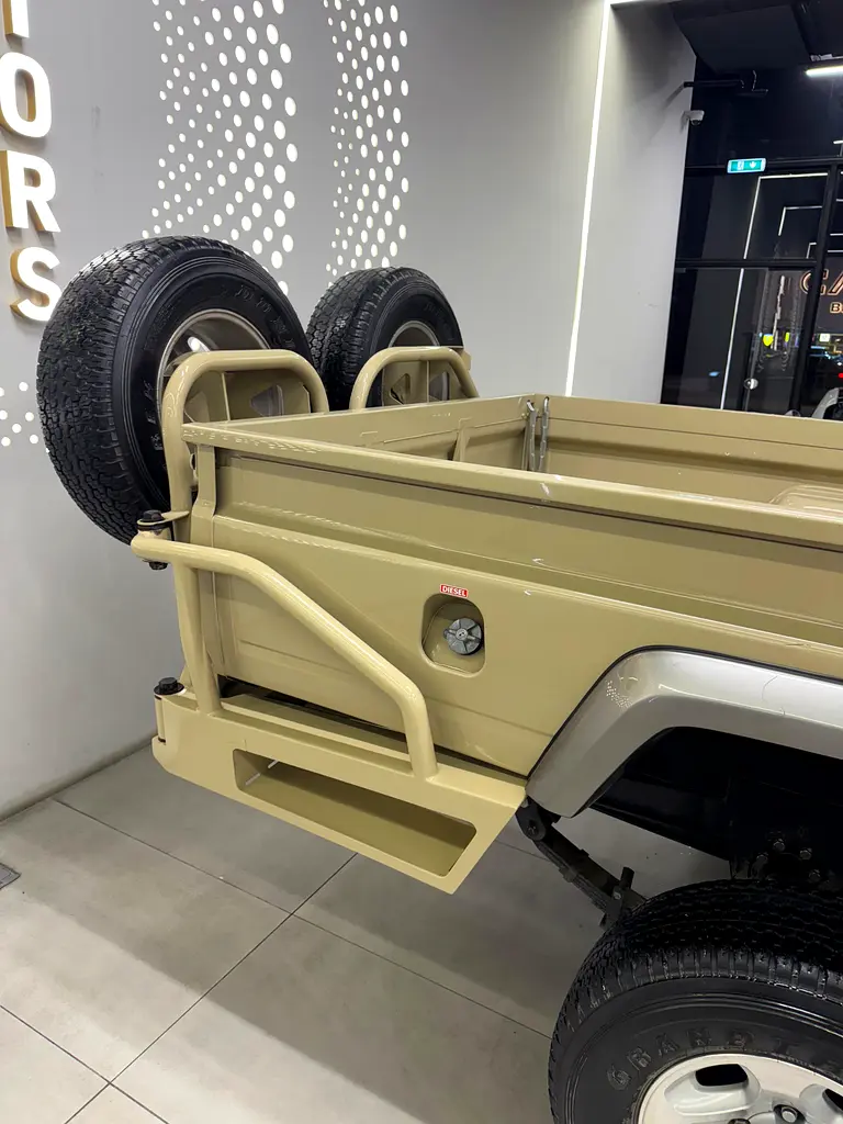 ‏ Toyota Land Cruiser 6x6 - Image 14