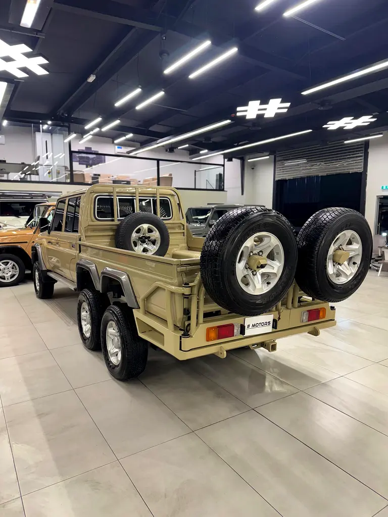 ‏ Toyota Land Cruiser 6x6 - Image 15
