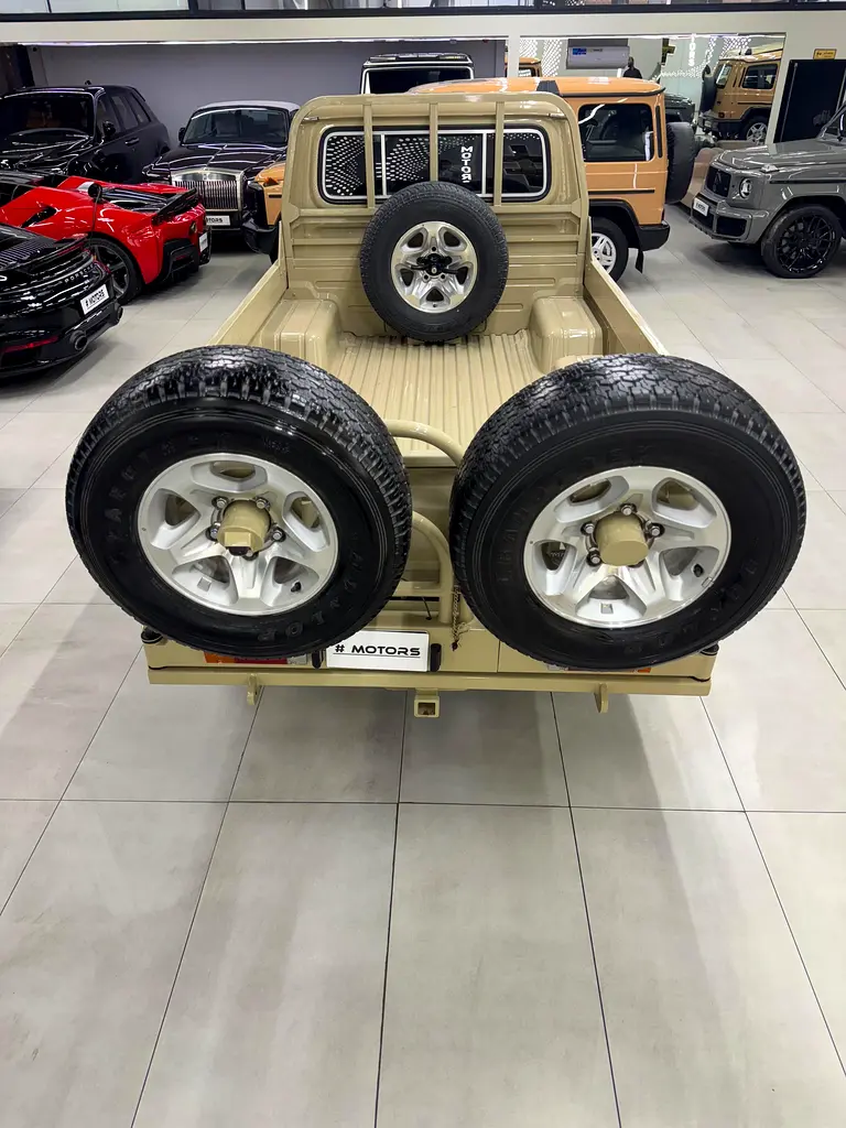 ‏ Toyota Land Cruiser 6x6 - Image 17