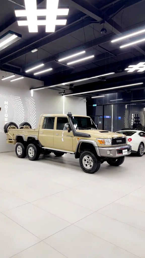 ‏ Toyota Land Cruiser 6x6 - Image 18
