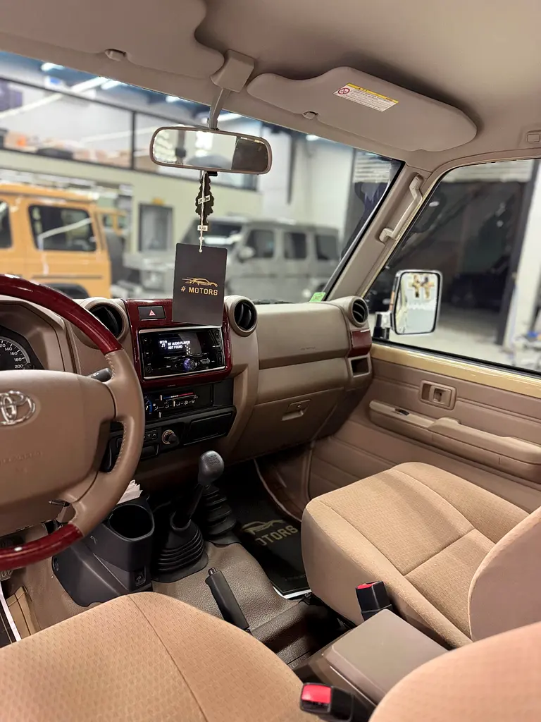 ‏ Toyota Land Cruiser 6x6 - Image 5