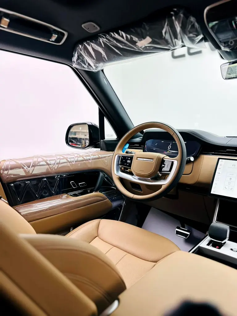 RANGE ROVER VOGUE / 2025 / GCC/ BRAND NEW - Image 9