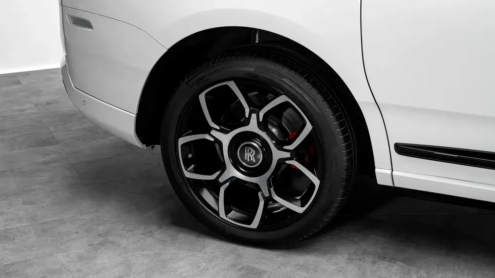 Rolls-Royce Cullinan Black Badge - 2020 - GCC Specs - Image 18