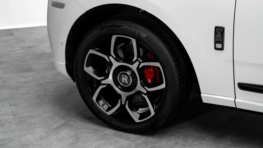 Rolls-Royce Cullinan Black Badge - 2020 - GCC Specs - Image 4