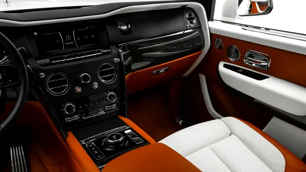 Rolls-Royce Cullinan Black Badge - 2020 - GCC Specs - Image 8