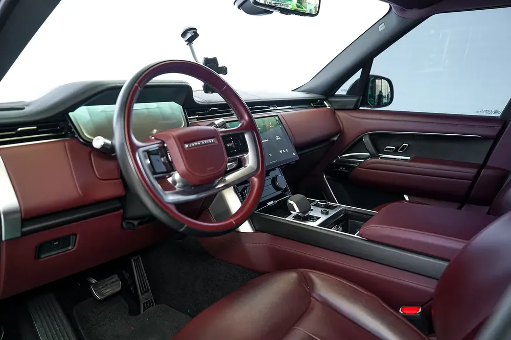 VOGUE HSE P530 V8 | BLACK/RED | WARRANTY + SERVICE MAY 2027 - Image 6