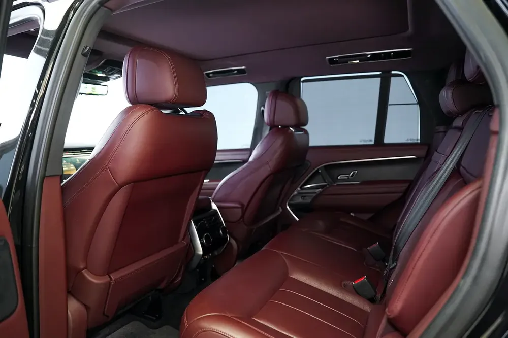 VOGUE HSE P530 V8 | BLACK/RED | WARRANTY + SERVICE MAY 2027 - Image 8