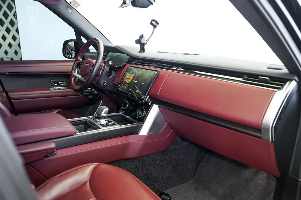 VOGUE HSE P530 V8 | BLACK/RED | WARRANTY + SERVICE MAY 2027 - Image 9