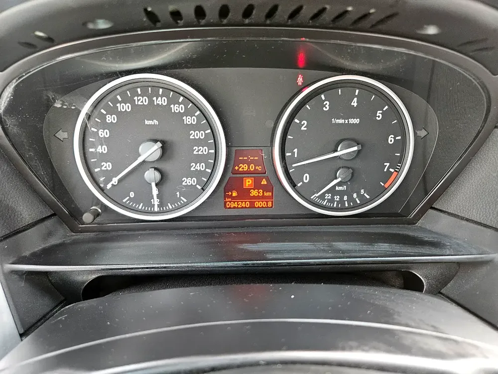 BMW 5-Series 525i 2008 | Japanese Specs | Low Mileage | M PACKAGE - Image 4