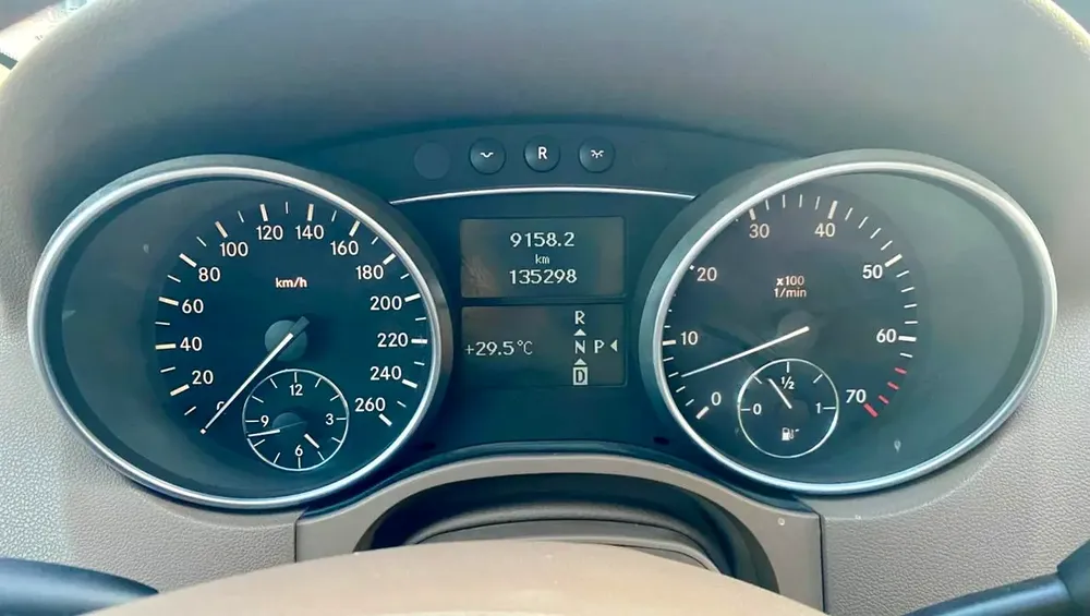 2006 MERCEDES ML-350 AMG 4MATIC  || GCC FULL AGENCY SERVICE || ORIGINAL PAINT || ONE OWNER ONLY - Image 15